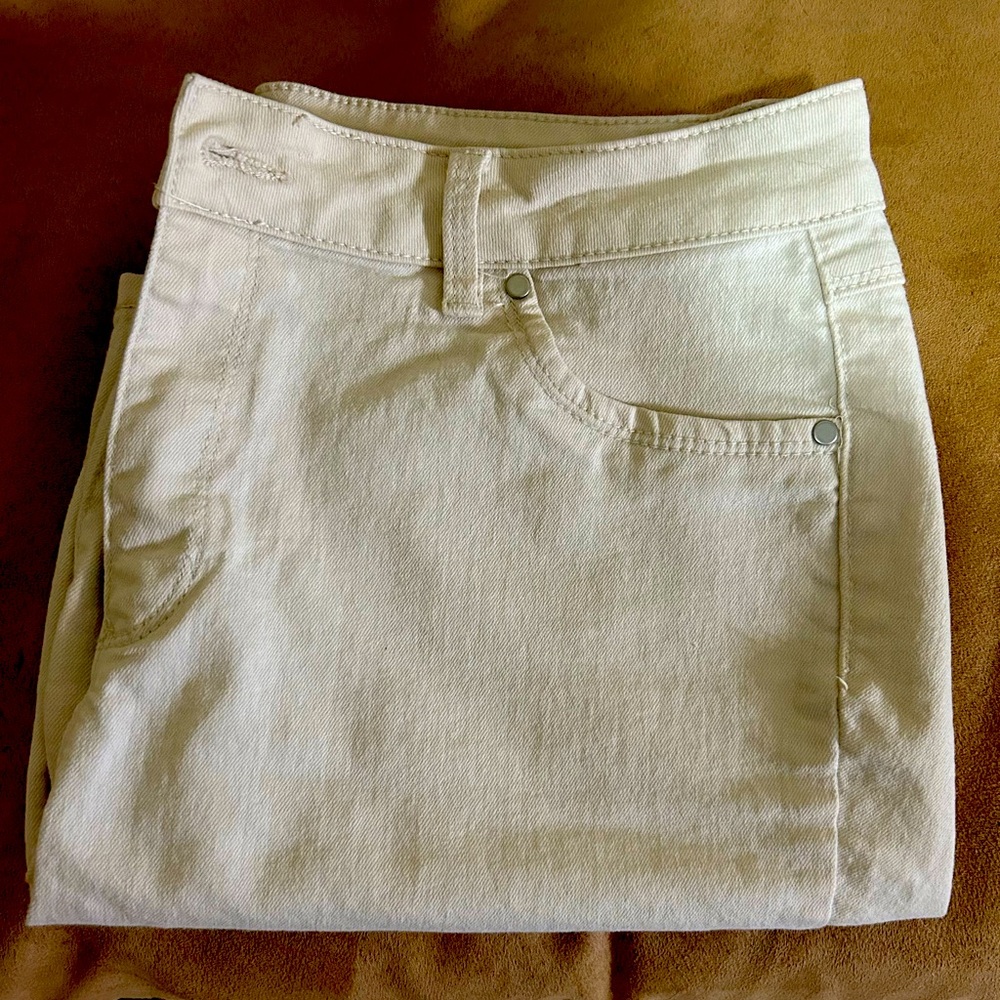 d.jeans brand size 14. Classic & comfy pair of cream colored shorts.